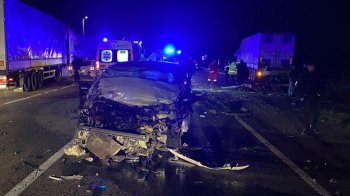 Внаслідок ДТП на Львівщині дві пасажирки випали з автобуса та потрапили під вантажівку