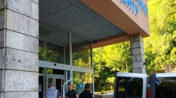 Благодійники передали Львівському діагностичному центру апарат для лікування осколкових ран