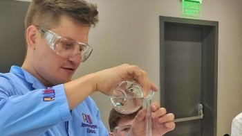 Відомий блогер-хімік проведе у Львові майстер-клас для дітей