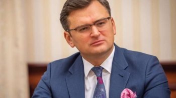 Кулеба вимагає повністю ізолювати Росію через влучання ракети у київський будинок
