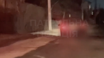 У Львові пʼяний водій без прав намагався через паркан втекти від патрульних