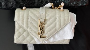 На Львівщині спіймали контрабандистів з брендовим одягом на понад 2 млн грн