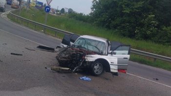 В аварії з BMW та вантажівкою біля Львова постраждали двоє людей