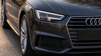 У Львові суд скасував штраф водійки Audi за номерні знаки