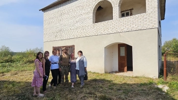 сім’я військового з придбаним будинком за програмою “Власний дім”