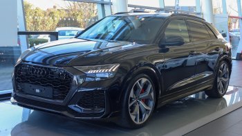 На кордоні з Львівщиною у водія вилучили розшукуване Audi Q8