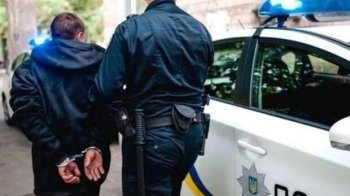 Львівські поліцейські затримали учасника банди, яка займалася контрабандою зброї