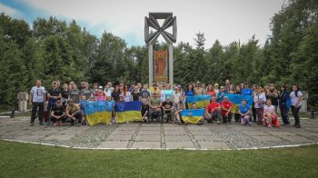 На Львівщині ветерани та військові з сім’ями піднялись на гору Маківка