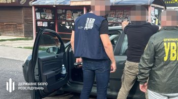 Організував ухилянту виїзд за 21 тис. євро: у Львові викрили прикордонника
