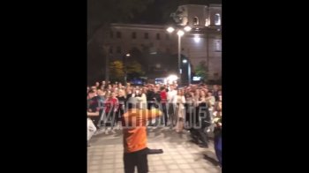 «Моск*лі то хворі люди»: центр Львова співає і танцює під коломийки Скрябіна (відео)
