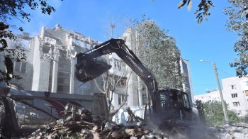 Під завалами у Львові перебувають ще троє людей