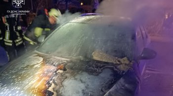 У Дрогобичі горів автомобіль Mazda (фото)