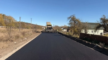 На Львівщині відремонтували дорогу, що веде до давнього монастиря