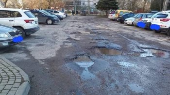 Ями такі, що ні пройти ні проїхати: львів’яни поскаржилися на жахливу дорогу на вулиці Виговського