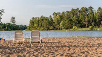Лише чотири озера біля Львова визнали безпечними для купання