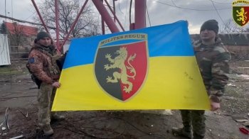 На фоні обстрілів та з українським стягом: львівські військові записали вітання з Днем Соборності