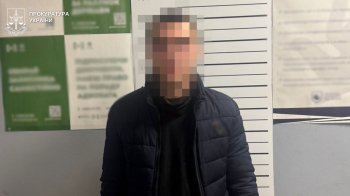 Мешканця Самбора увʼязнили за пограбування магазину та крадіжку з патрульної машини