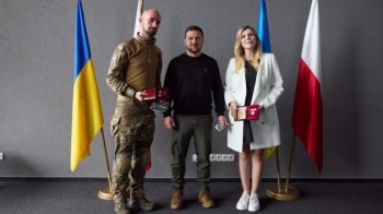 Президент Володимир Зеленський в Любліні нагородив польських волонтерів