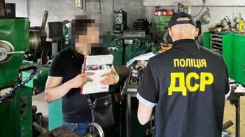 Виробляли глушники під виглядом українського бренду: у Львові повідомили про підозру злочинному угрупованню