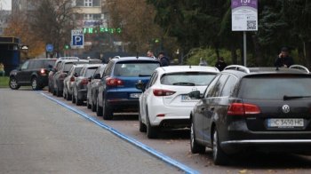 На двох вулицях Львова відкрили платні паркувальні майданчики