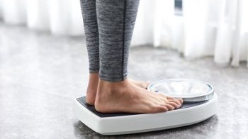 Забруднене повітря впливає на вагу жінки