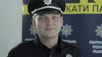 Скористався службовим становищем: очільника патрульної поліції впізнали у ще одному відео