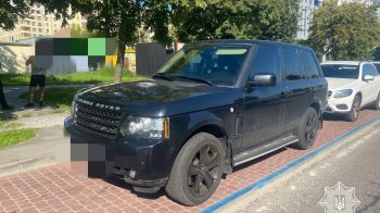 Львовом їздив автомобіль-двійник: його знайшли, бо перевищив швидкість