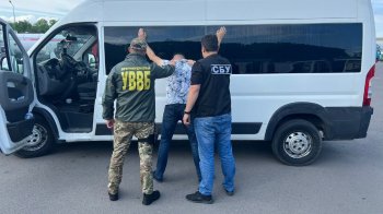 На Львівщині затримали керівника благодійного фонду, який незаконно переправляв чоловіків через кордон