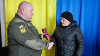 Мати полеглого десантника зі Львівщини прийняла нагороду сина за мужність