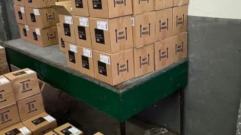 На ПП «Шегині – Медика» у жінки вилучили 2,5 тисячі банок крему, які везла незаконно