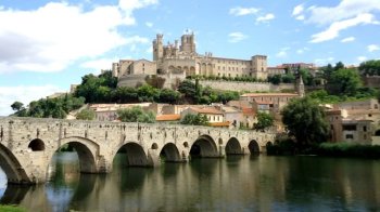 Замок Безьє в регіоні Окситанія.