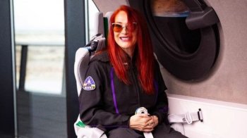 Вперше етнічна українка полетить у космос на приватному кораблі Virgin Galactic