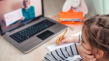 У Львові дві школи перейшли на дистанційне навчання