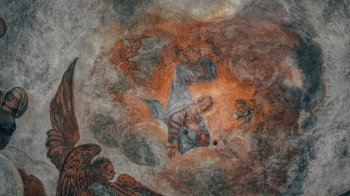 У Львові відновили розписи над криницею у бернардиснькому дворику