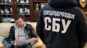 Судді на Одещині за хабарі допомагали ухилянтам виїжджати за кордон, залишаючи за ними опіку над дітьми