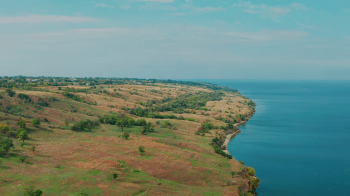 Рівень води у Каховському водосховищі впав до критичного і з-під води почала підійматися ще одна трагічно затоплена частина нашої історії — Великий Луг