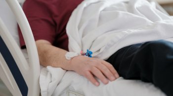 У реанімації інфекційної лікарні Львова перебуває пацієнт з менінгоенцефалітом