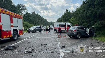 На Львівщині 46-річний водій Nissan загинув після зіткнення з вантажівкою
