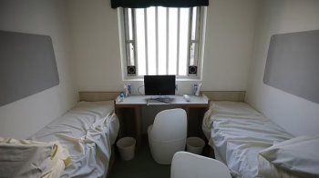 Ноутбуки, спортзали, кімнати на замку та секс з персоналом: як живуть у найзатишнішій в’язниці Британії