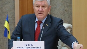 Колишній міністр оборони Єжель отримав підозру за "Харківські угоди"