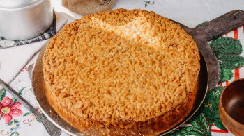Домашній тертий пиріг з варенням: класичний рецепт ніжної випічки
