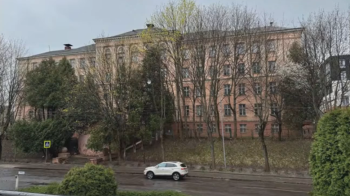 У Львові будівлю спорткомплексу "Електрон" реконструюють в освітній центр зі скляним фасадом