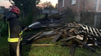 На Яворівщині вогонь ледь не знищив будинок