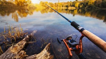 На Львівщині двох рибалок оштрафували за вилов раків та риби