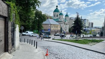 У Львові 25-річний водій виїхав на тротуар і збив жінку