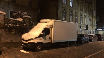 А раптом там вибухівка: у Львові містяни поскаржилися на підозрілу вантажівку