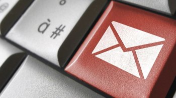 Українців попереджають про шахраїв під виглядом "ПриватБанку" та "Ощадбанку"