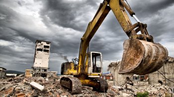 Суд зобовʼязав підприємицю знести будівлю на Сихові