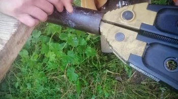 Палець застряг у візочку: рятувальники допомогли 7-річній дівчинці