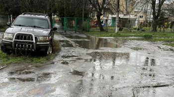 Львів’яни скаржаться на калюжі та відсутність доріжки перед входом до дитячого садочку